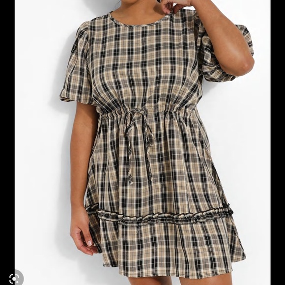 Beautiful Plaid / Check Print Balloon Sleeve Smocked Tie Front Boohoo Dress - Picture 2 of 8